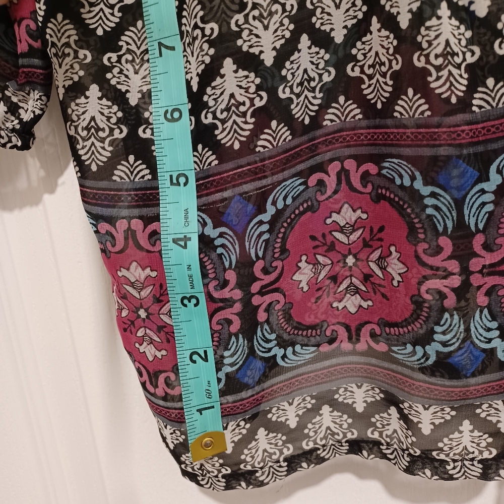 ✨️ 5 for $15 - Ricki's Black and Pink Patterned Top - Picture 8 of 9